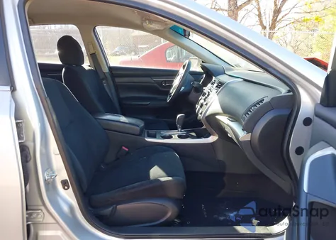 2015 Nissan Altima 2.5/2.5 S/2.5 Sl/2.5 Sv z USA, uszkodzony, nr VIN 1N4AL3AP9FN872803